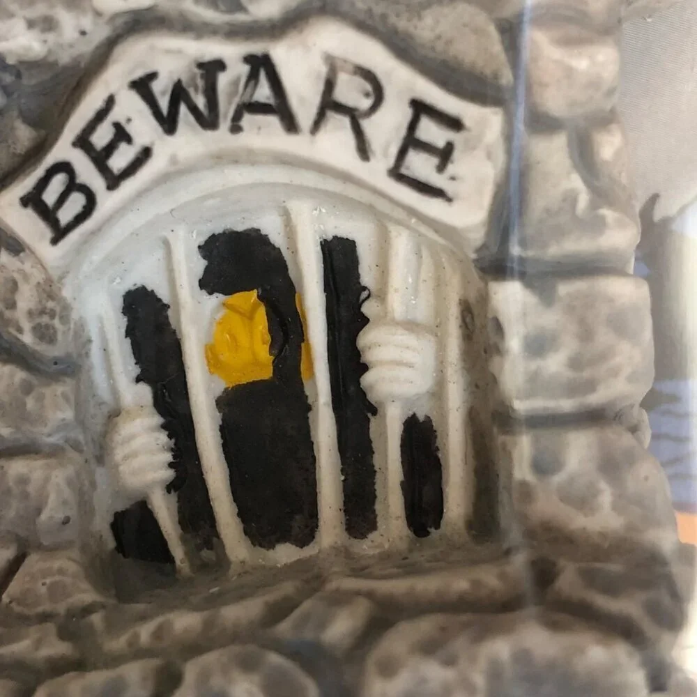 New Vtg Halloween Scene Haunted Haven Skeleton Heads Graveyard House‎